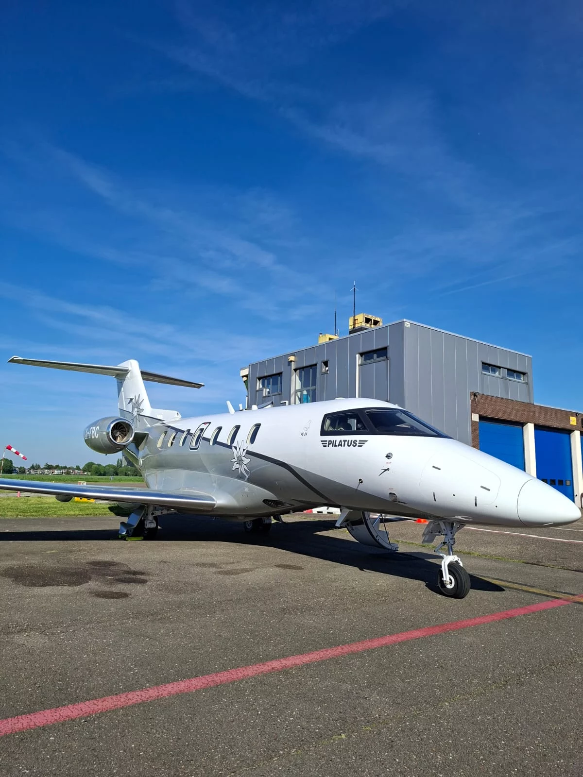 Flyinggroup Pilatus pc24 exterior