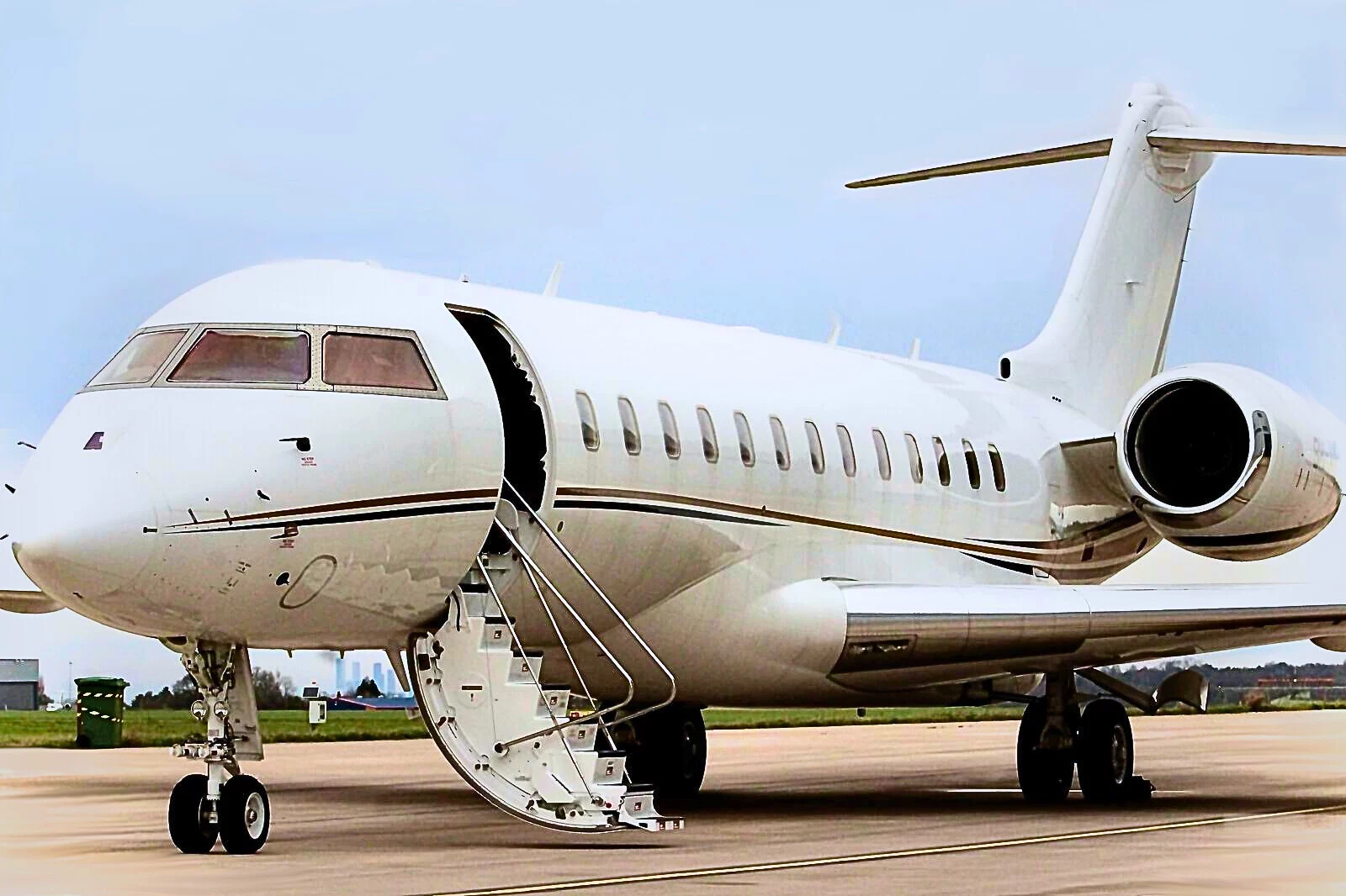 Bombardier Global 6000 Exterior