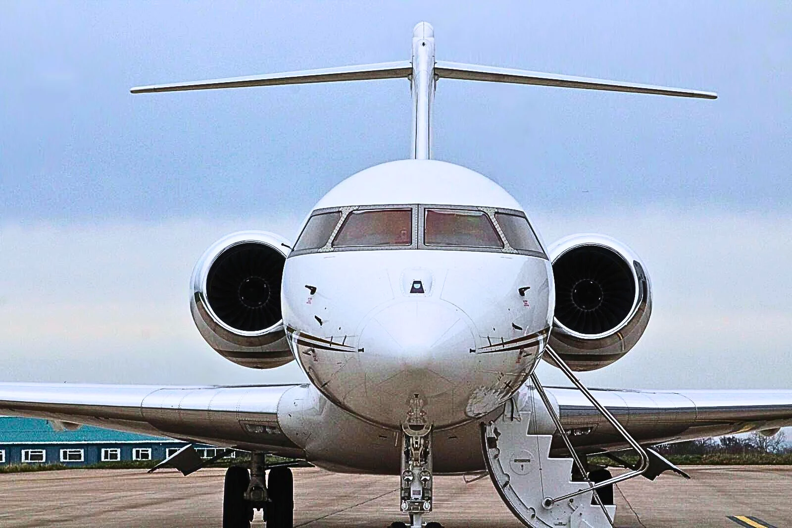 Bombardier Global 6000 Exterior