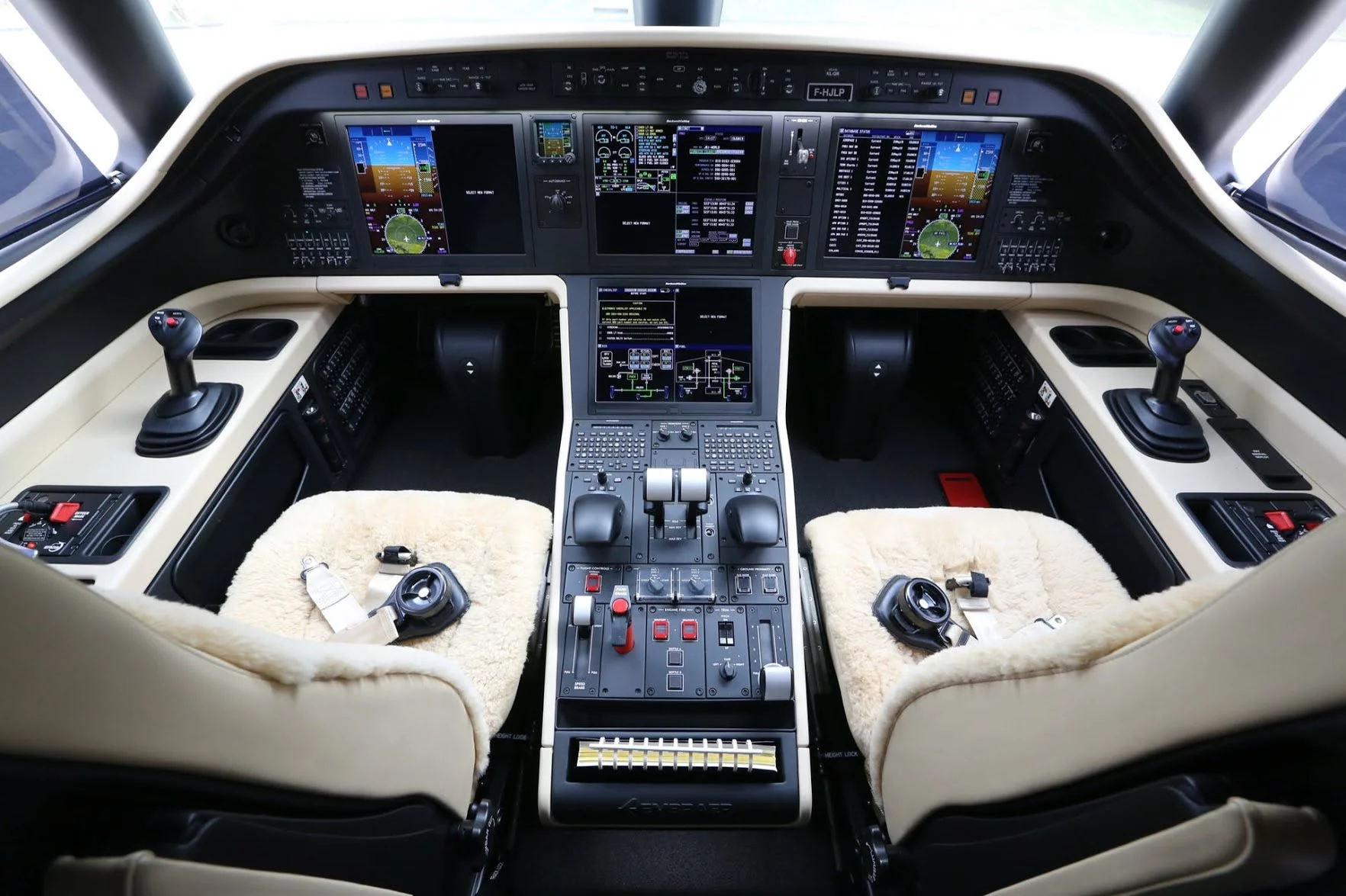 F-HJLP Embraer Praetor Cockpit